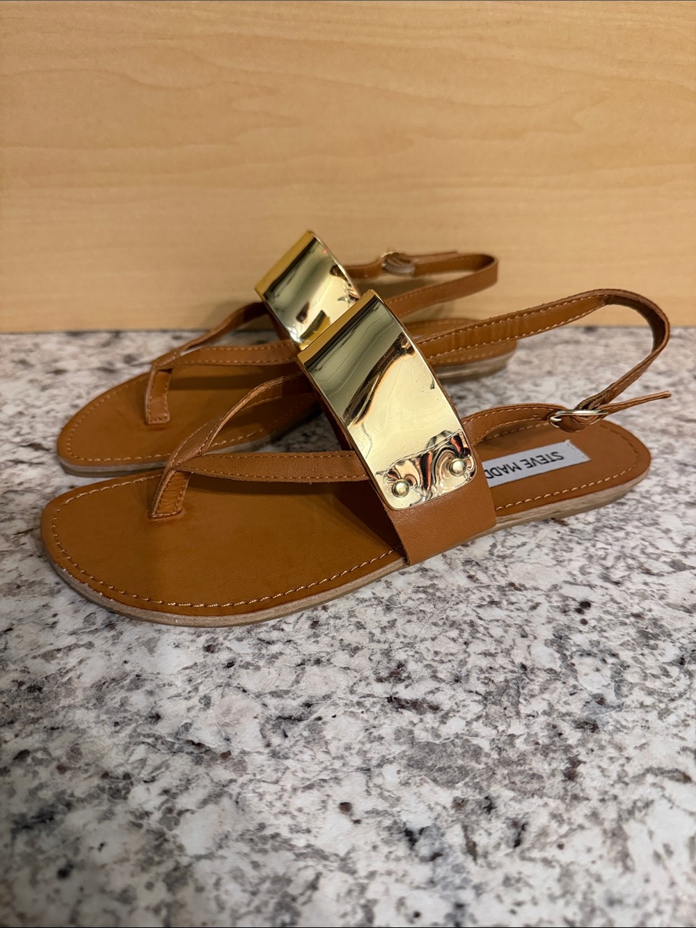 Steve madden cuff flat in Carmel and gold worn once